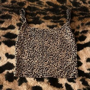 Crop top in leopard print. Size S.
